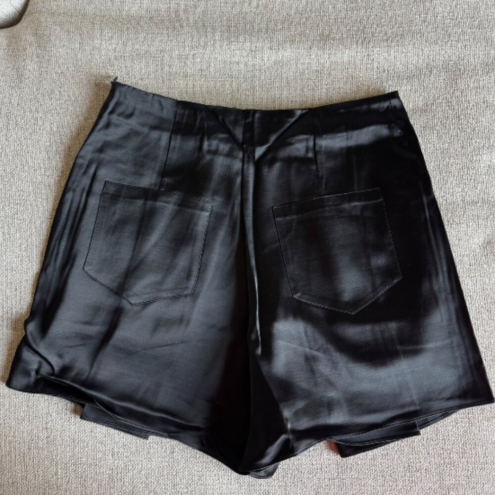 Tata Short - Picture 4 of 5